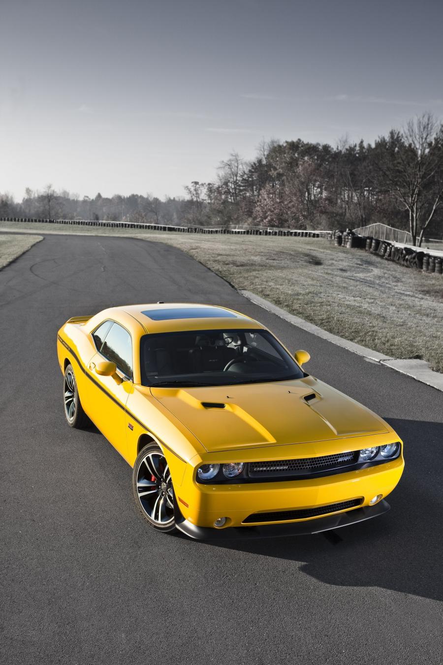  Dodge Challenger SRT8 392 Yellow Jacket 2012 года  (фото 7 из 11)